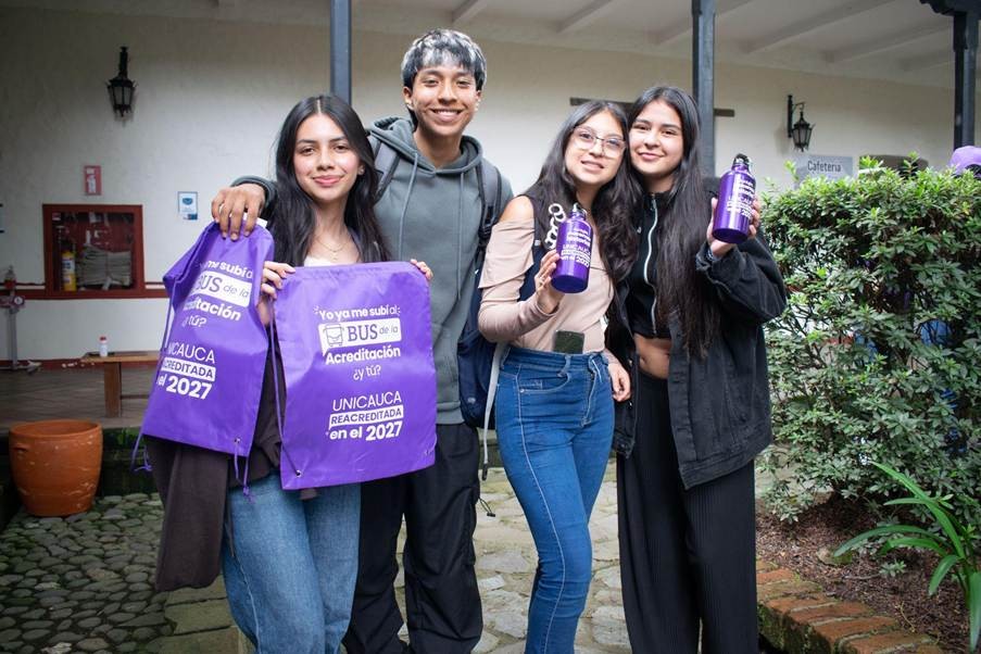 Imagen de Estudiantes ganadores de la 'Ruta 2027' en la Facultad de Derecho, Ciencias Políticas y Sociales, esto, como parte de las actividades pedagógicas por la Renovación de la Acreditación Institucional.