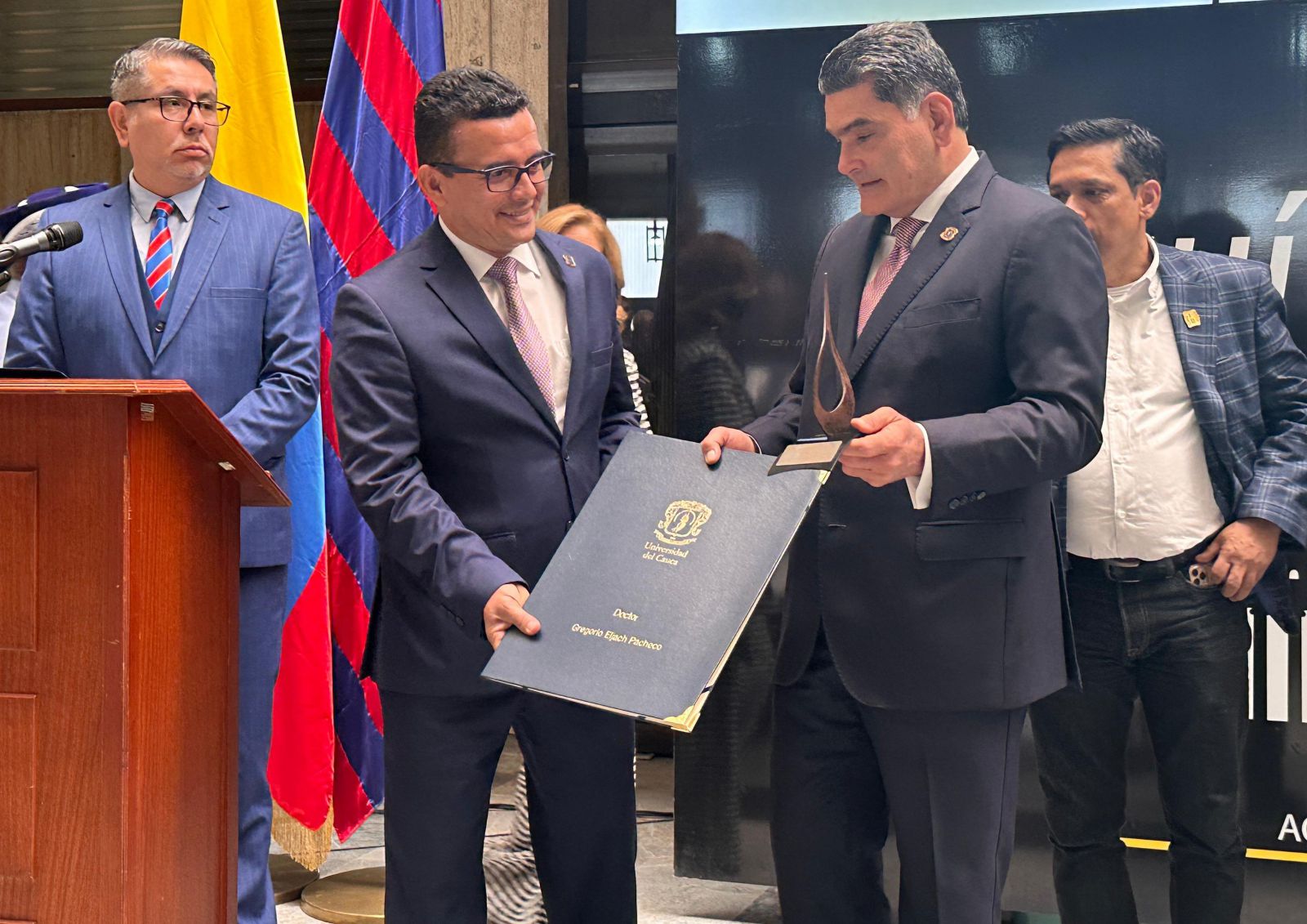 Imagen del rector de la universidad del cauca