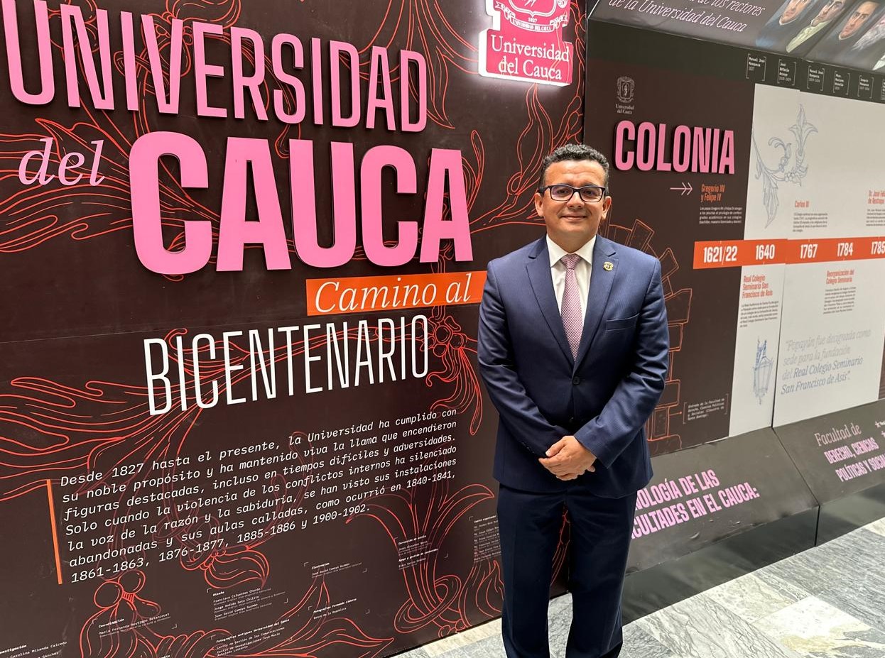 Imagen del Rector de la universidad del Cauca en la presentación del "Camino al bicentenario"