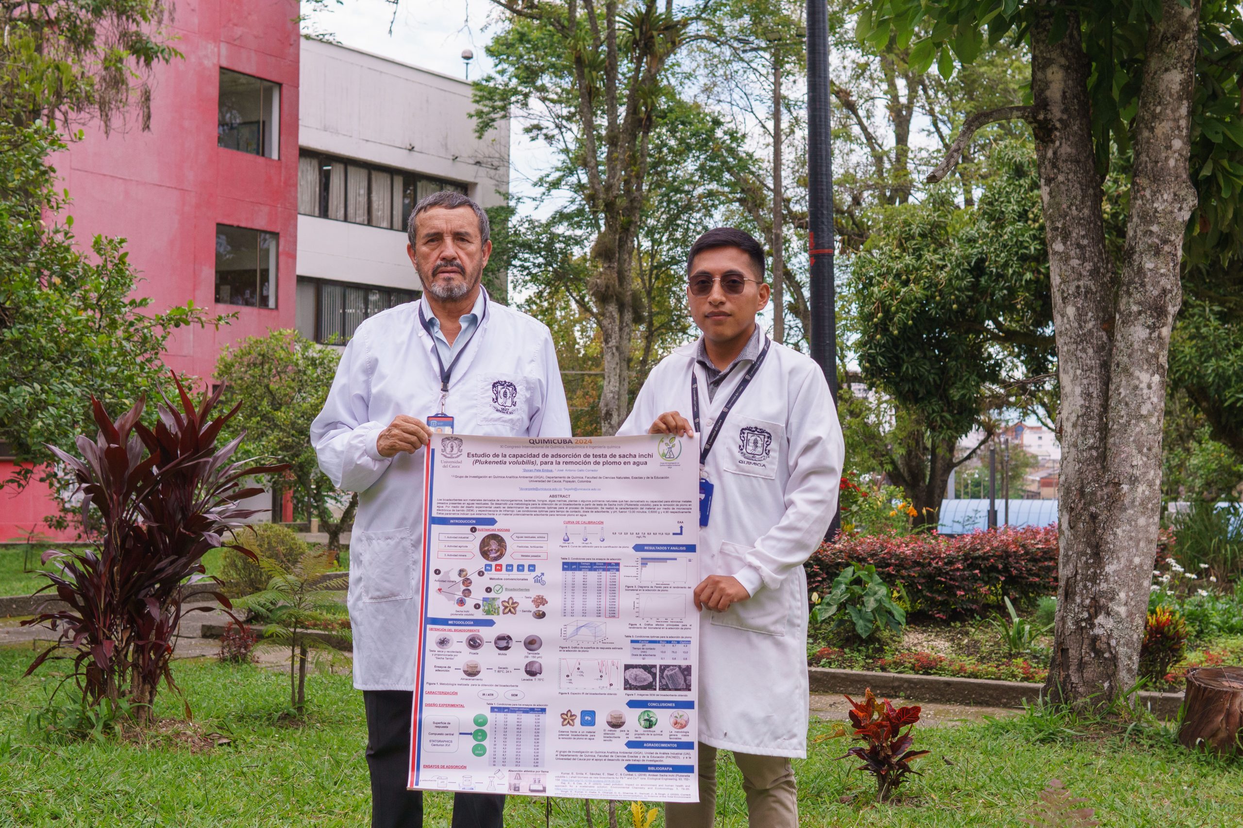 Imagen de profesor José Antonio Gallo y el estudiante Duvan Arley Pete Embus