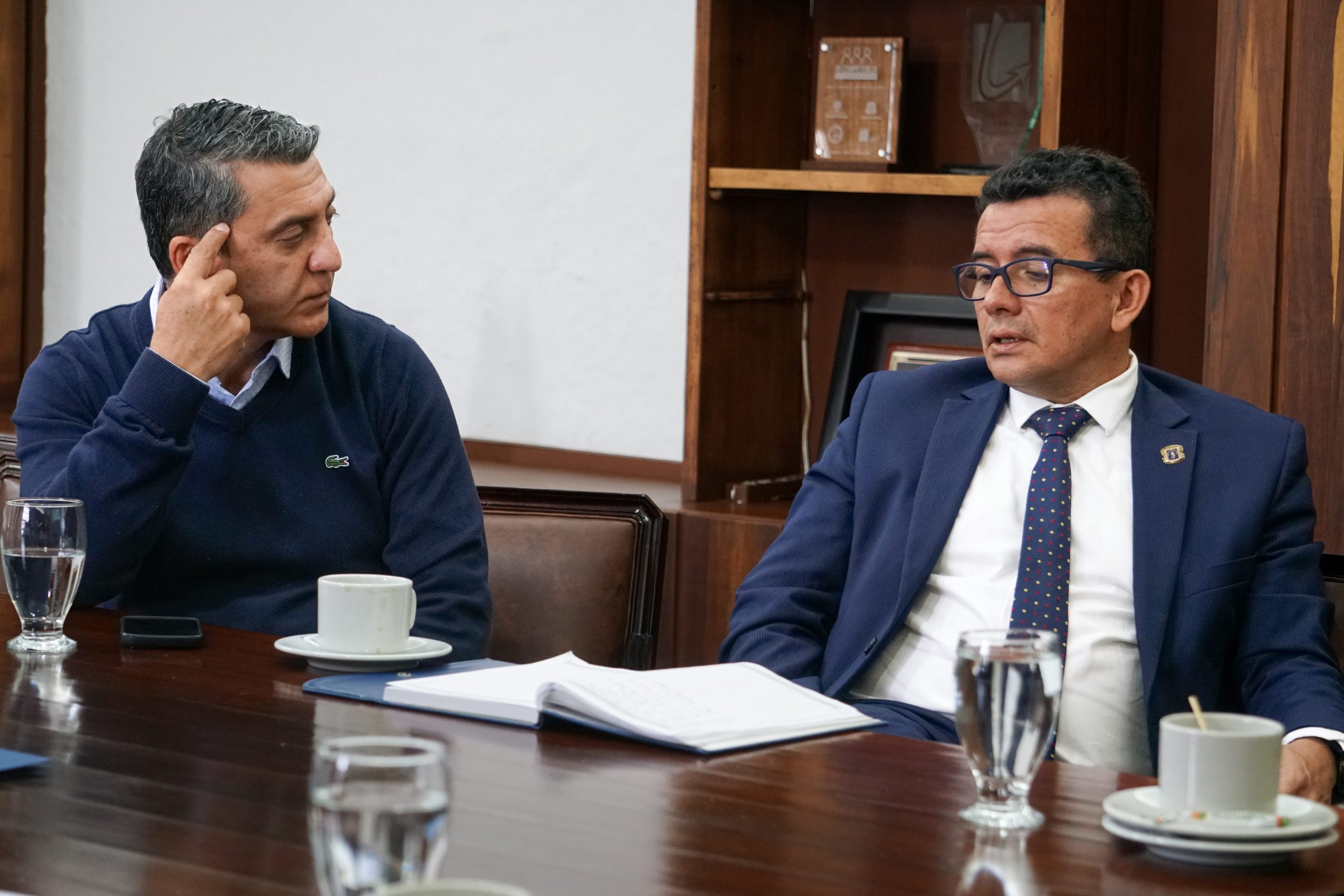 Imagen de rector, Deibar René Hurtado Herrera con el alcalde de Popayán, Juan Carlos Muñoz Bravo