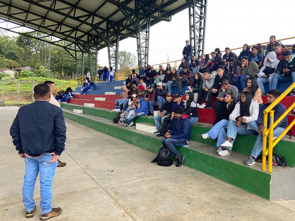 Imagen de estudiantes de los programas de Economía e Ingeniería Ambiental de la Universidad del Cauca, implementaron dos modelos pedagógicos en el municipio de Cajibío, Cauca