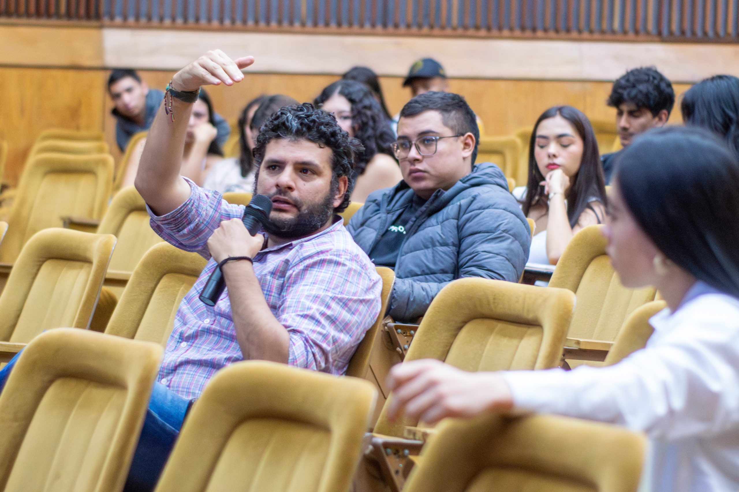 Asistentes a la ponencia de CDTVial participan con sus preguntas