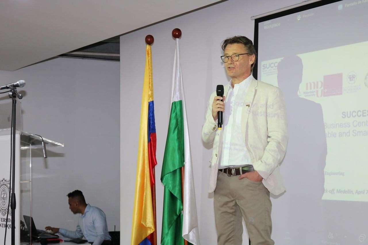 Imagen de la Presentación del director del proyecto PhD. Radu Dobrin