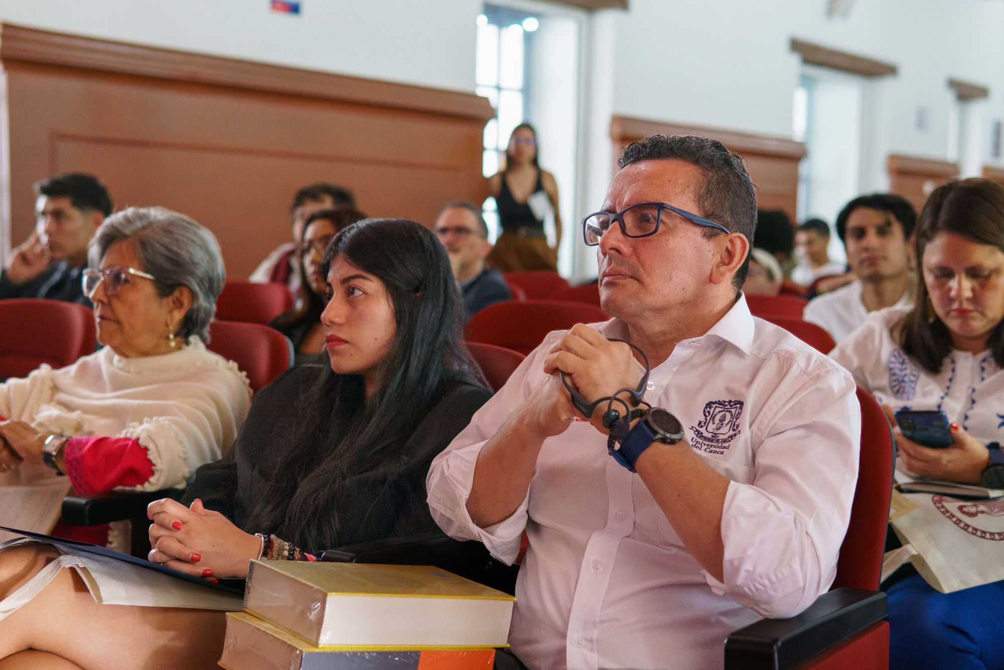 Imagen del Rector de el Rector en el Coloquio de Estudiantes de Historia de la Universidad del Cauca.