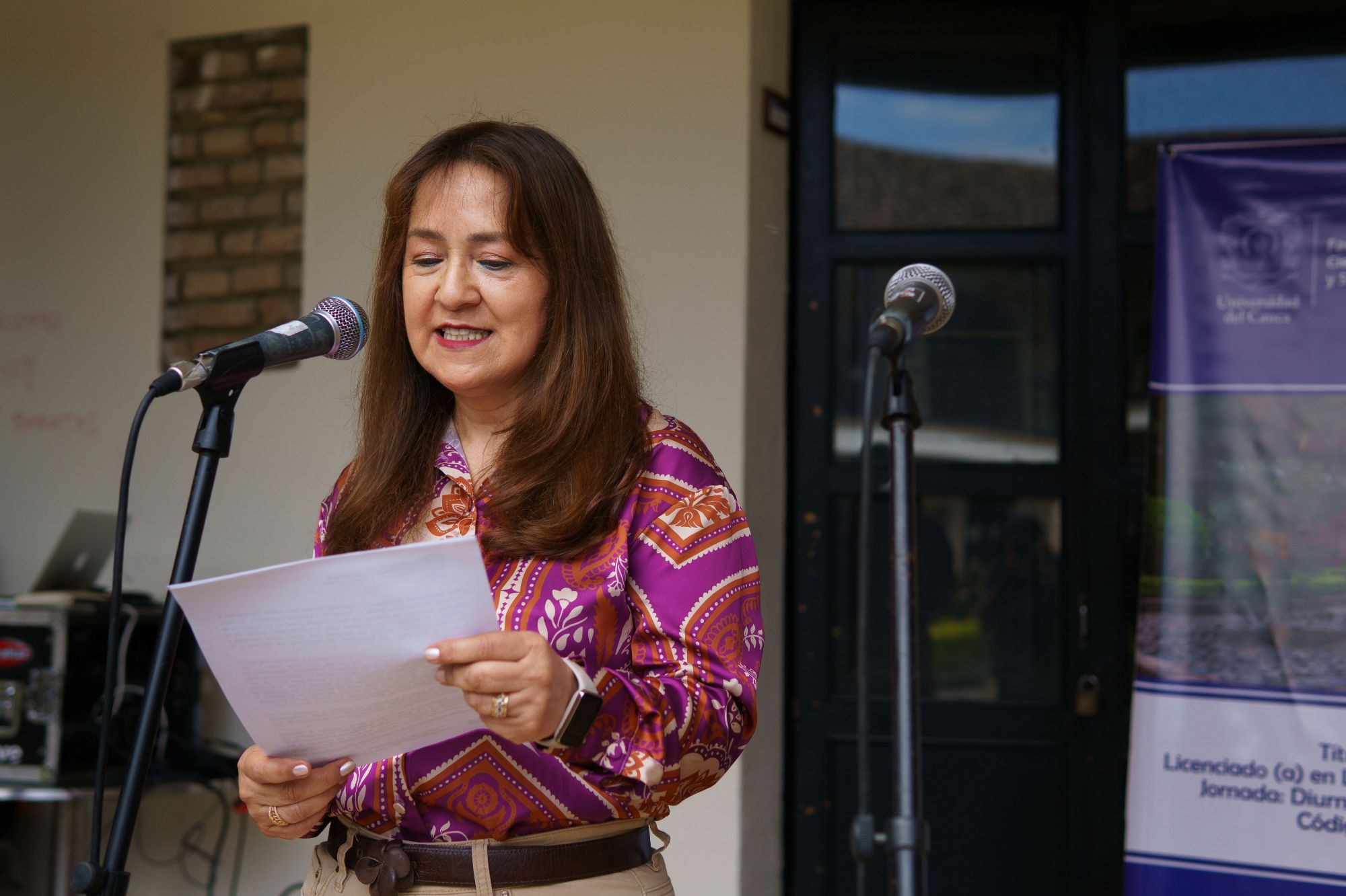 Imagen de la profesora Constanza Edy Sandoval Paz en la celebración del Dia de los Idiomas