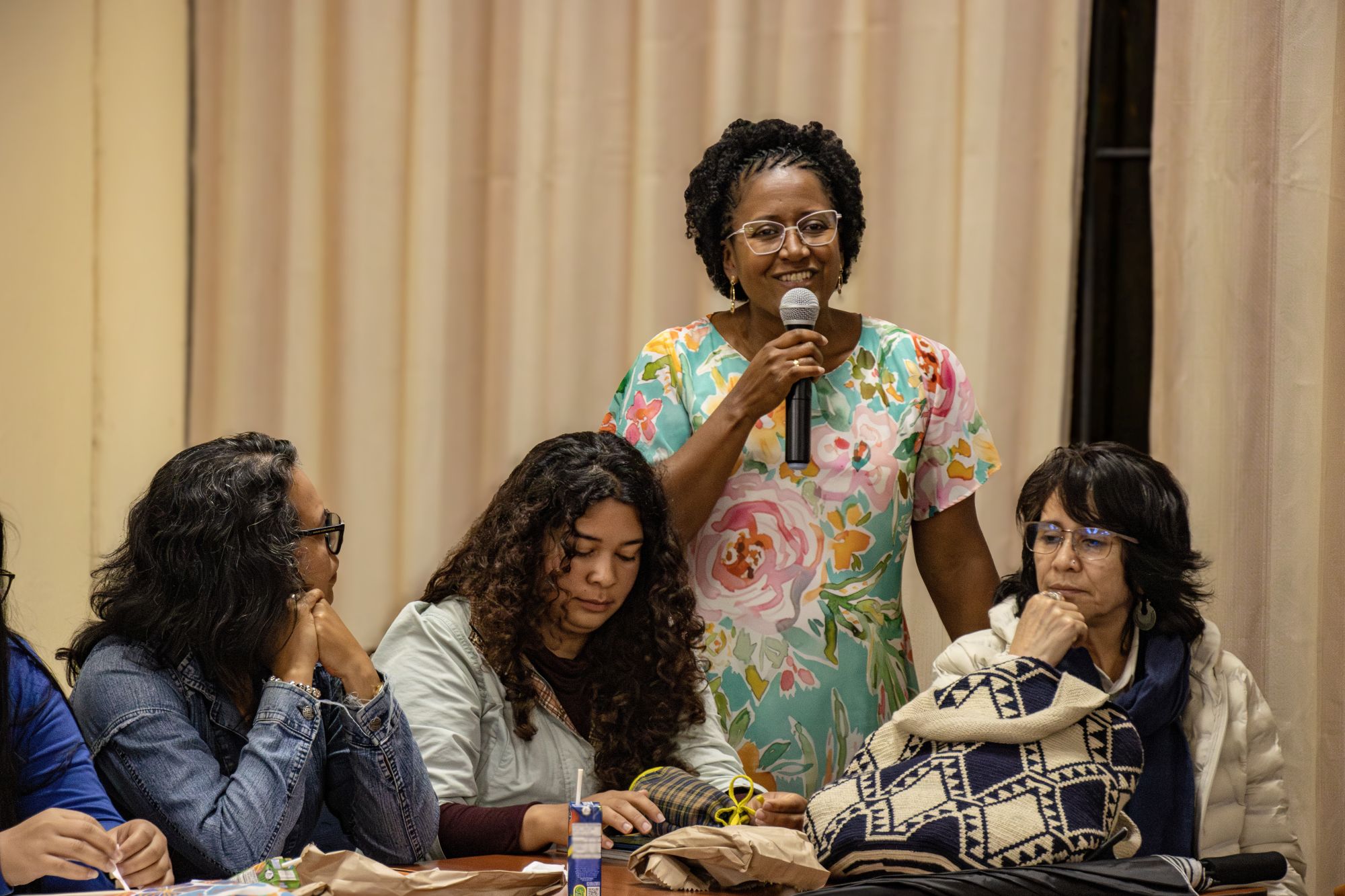 Imagen de la Vicerrectora Académica en el Dia de los Maestros