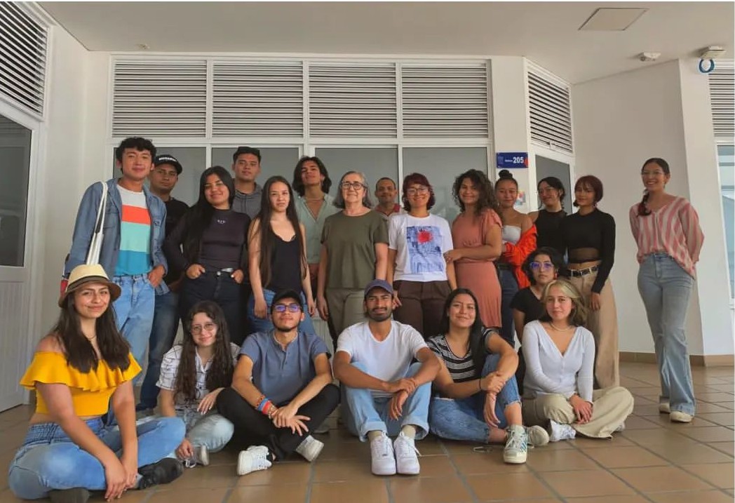 Imagen del Semillero de investigación Generatura y la profesora Patricia Aristizábal Montes
