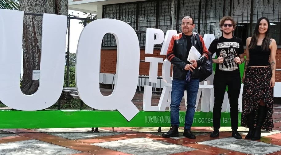 Imagen de los profesores de Filosofía Ángela Larrarte y Bernardo Espinel y Yerson Y. Carrillo Ardila