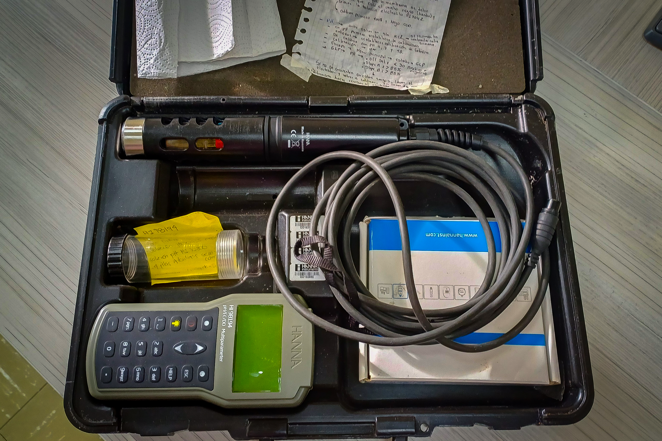 Imagen de equipo utilizado para detectar ruido en las aulas