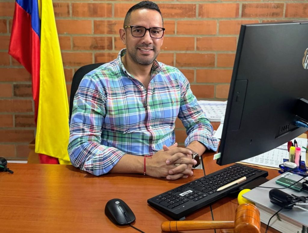 Imagen del egresado del programa de Administración de Empresas de la Universidad del Cauca, Jesús Eduardo Martínez Bermeo