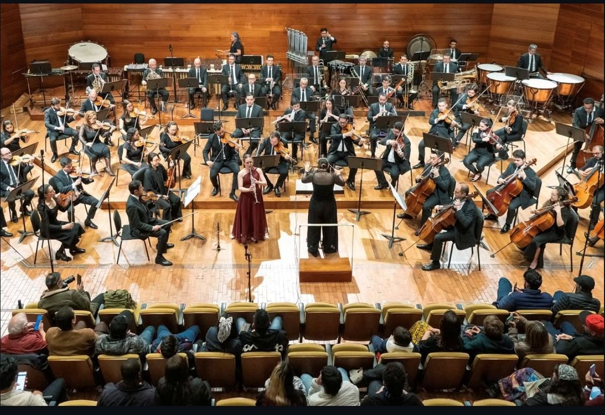 Imagen de la clarinetista Natalia Mesa en la Orquesta Sinfónica de Colombia