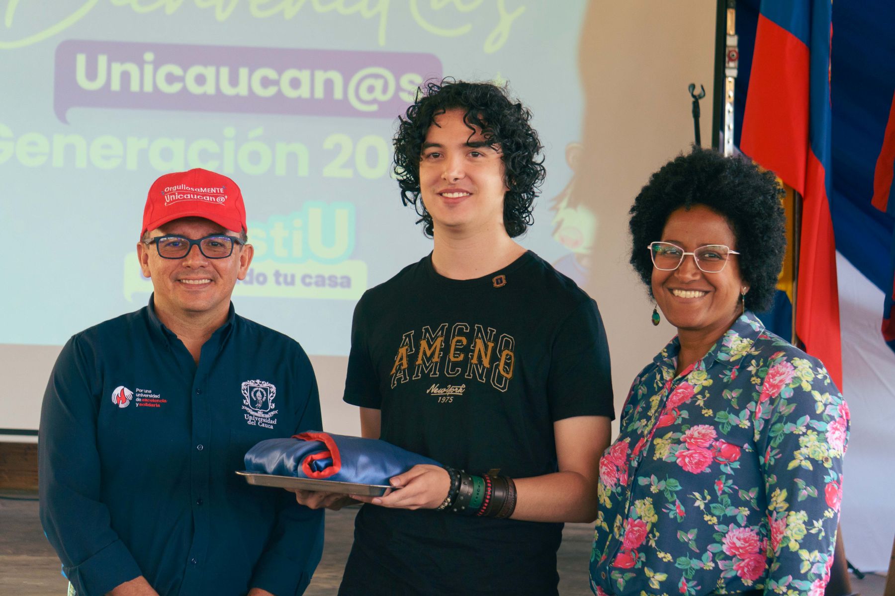 Imagen del rector y la Vicerrectora Académica de la Universidad del Cauca en la bienvenida de estudiantes II Periodo 2025