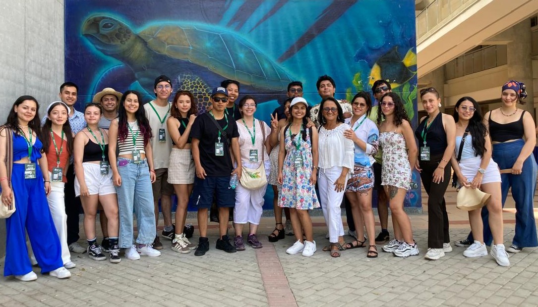 Imagen del 20 estudiantes del programa de Biología (integrantes del Semillero de Investigación en Diversidad Funcional y Servicios Ecosistémicos, Grupo GEA)