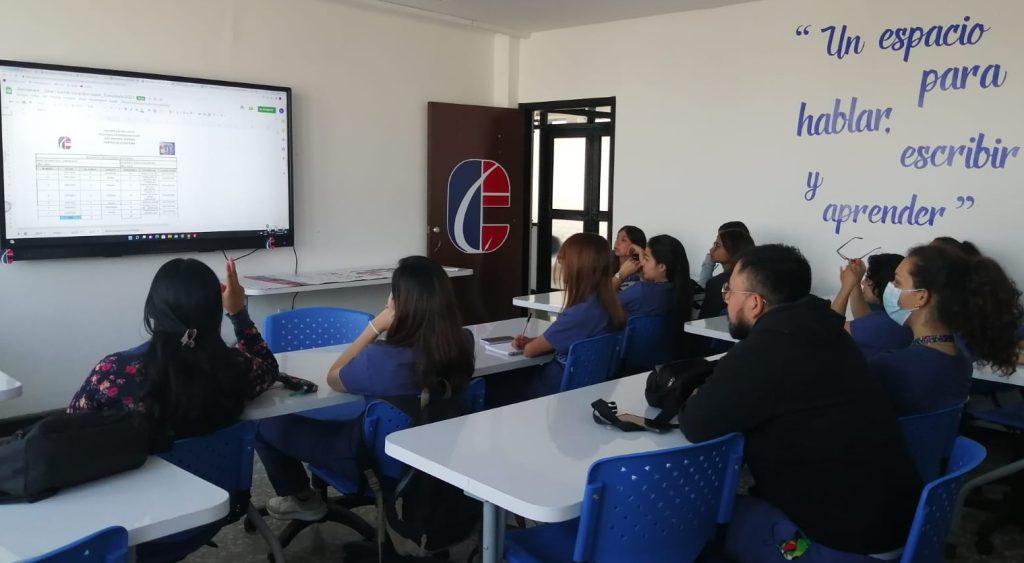 Imagen de estudiantes en el Centro de Escritura de la Universidad del Cauca