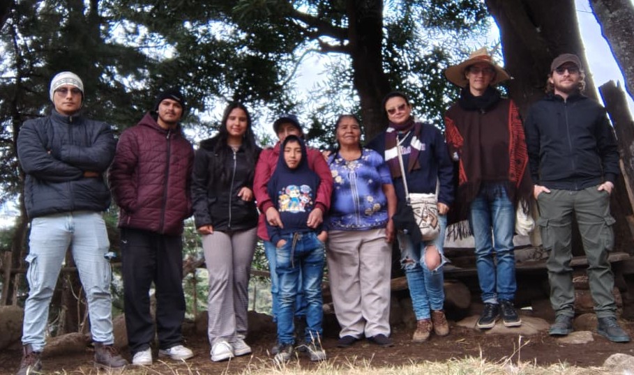 Imagen de trabajo de campo estudiantes y profesores de Filosofía el resguardo indígena de Puracé