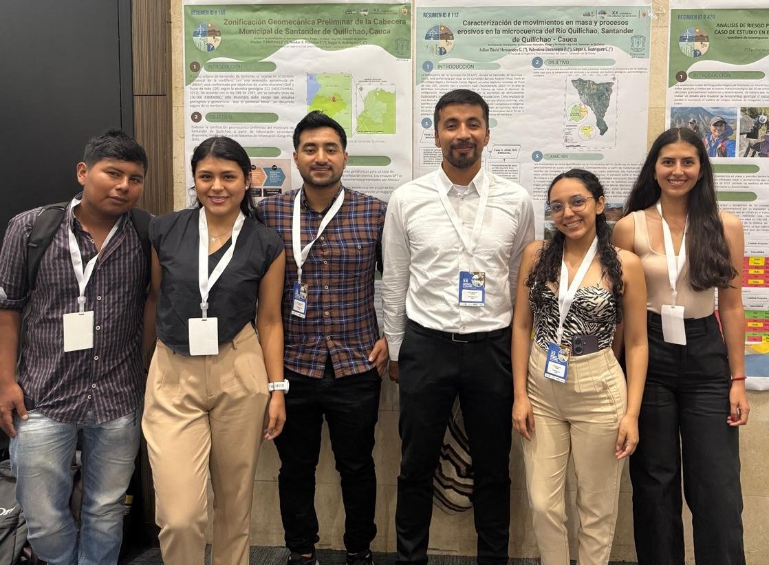 Imagen de integrantes del Semillero de Investigación en Amenazas Naturales, Riesgo y Territorio en el XX Congreso Colombiano de Geología