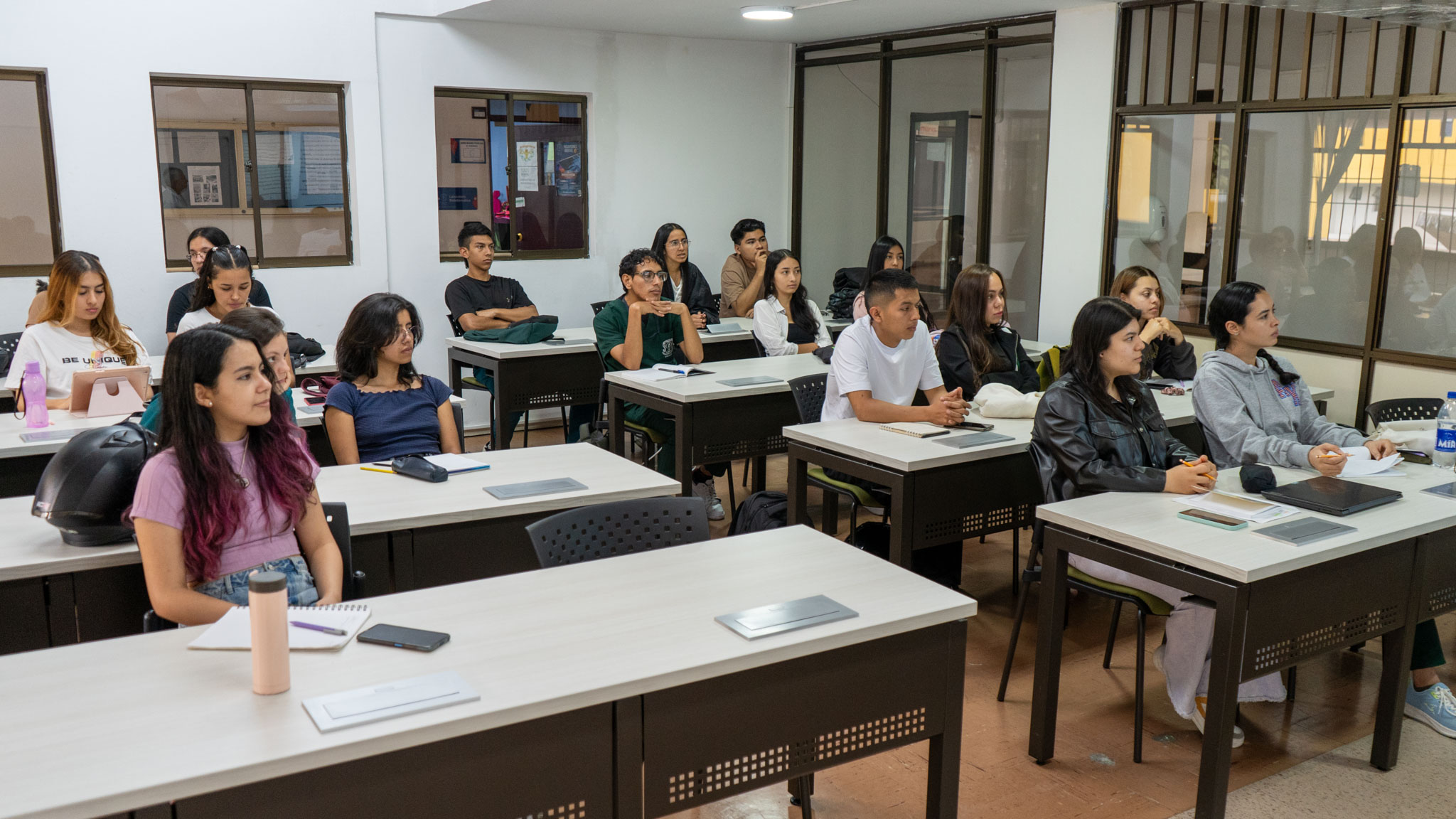 Imagen estudiantes en clave bicentenario