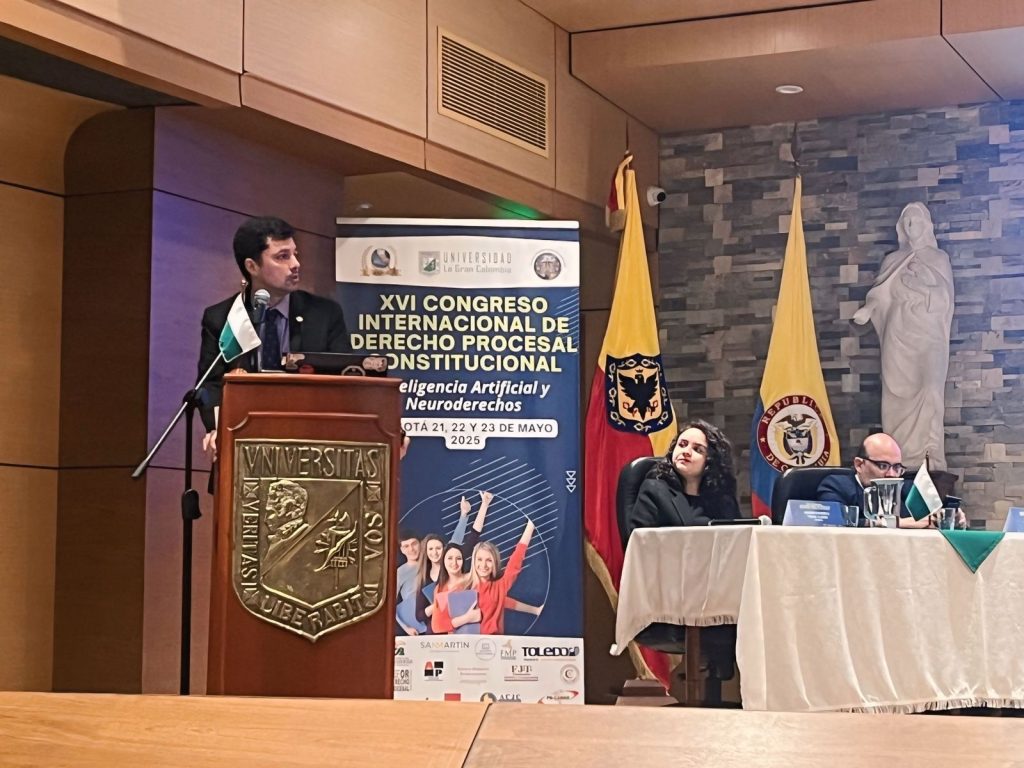 Imagen de FOTO PONENCIA WILLIAN FELIPE CONGRESO DERECHO PROCESAL CONSTITUCIONAL