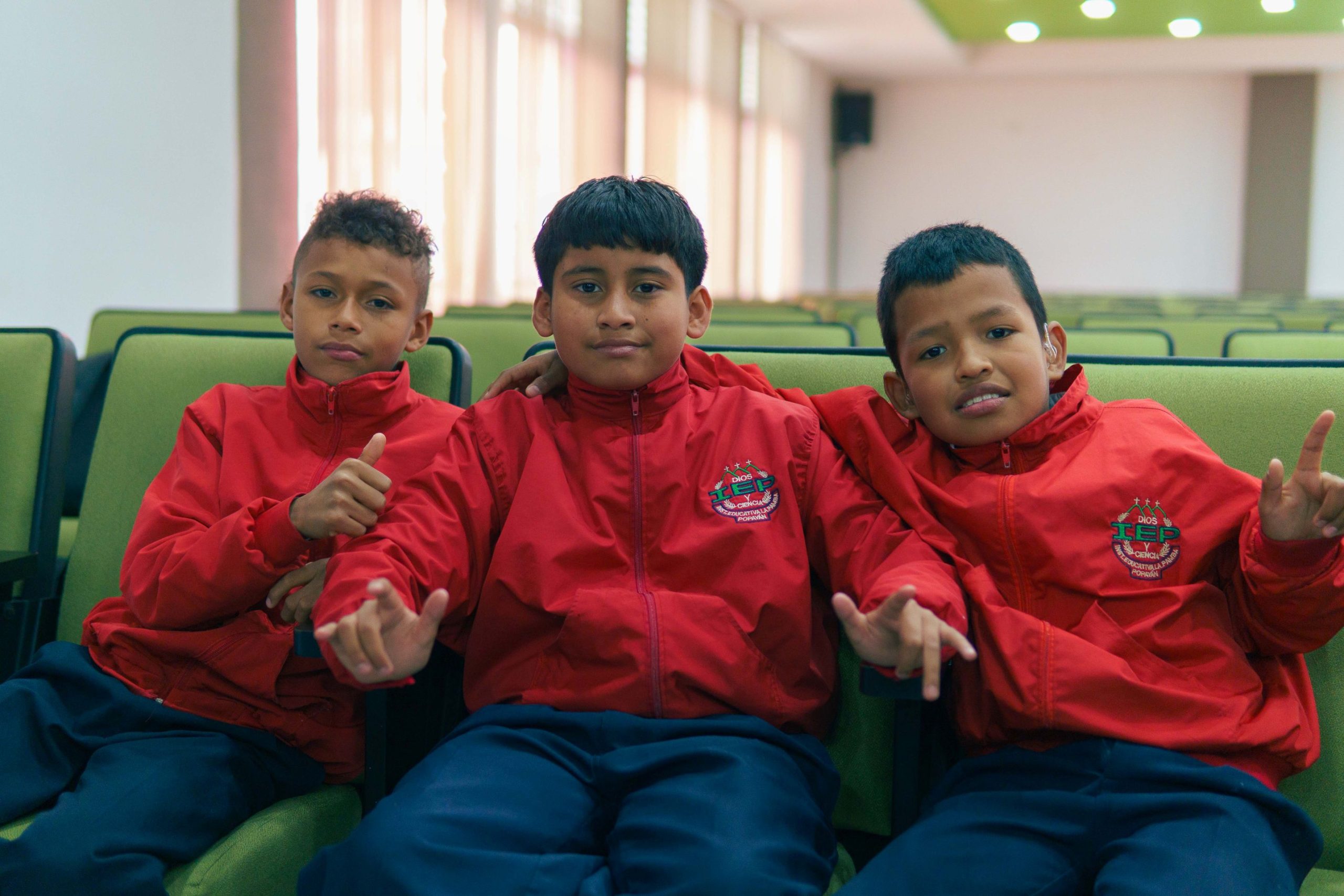 Partipantes manos que hablan