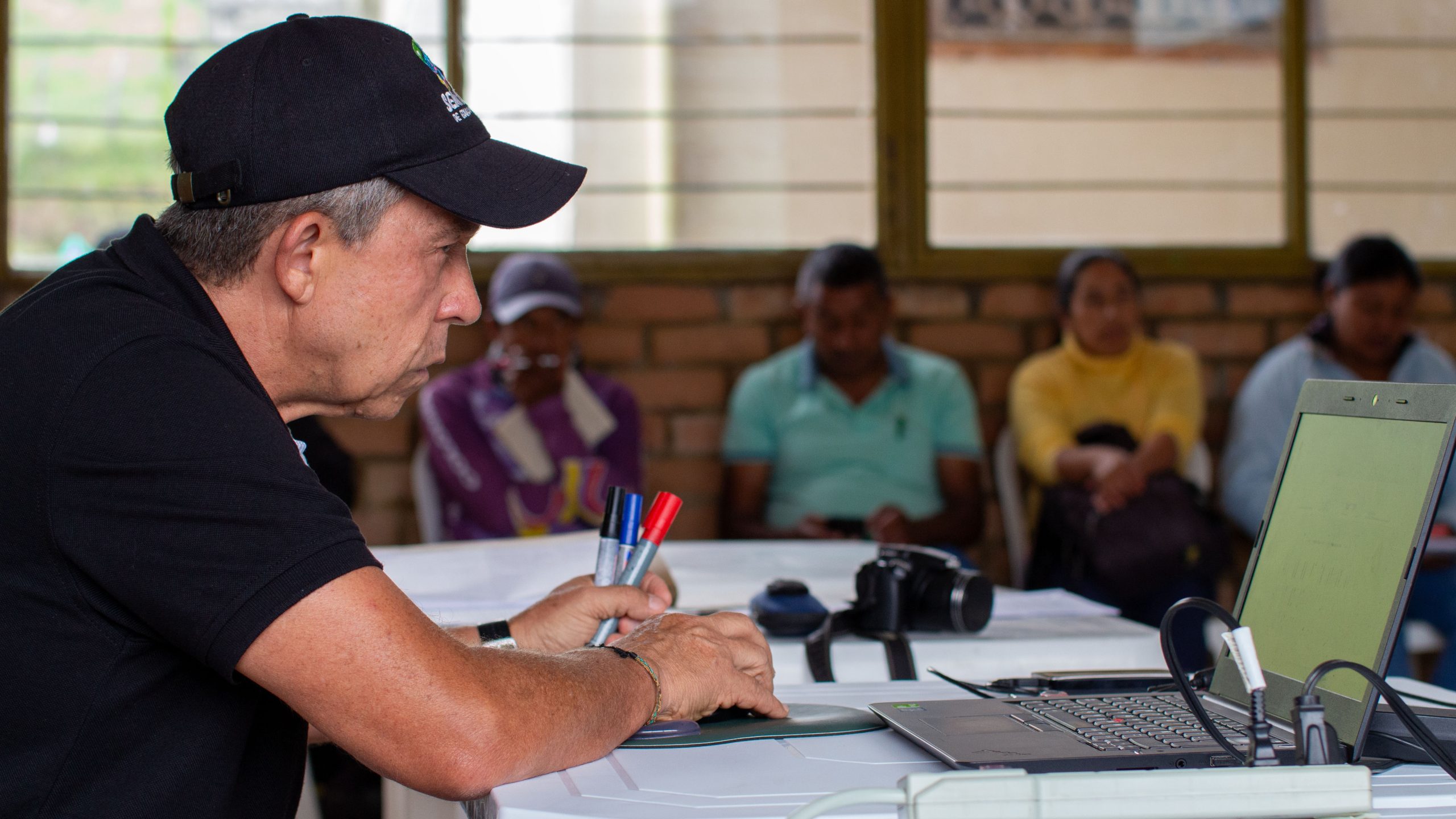 Imagen Juan Pablo Paz con comunidades