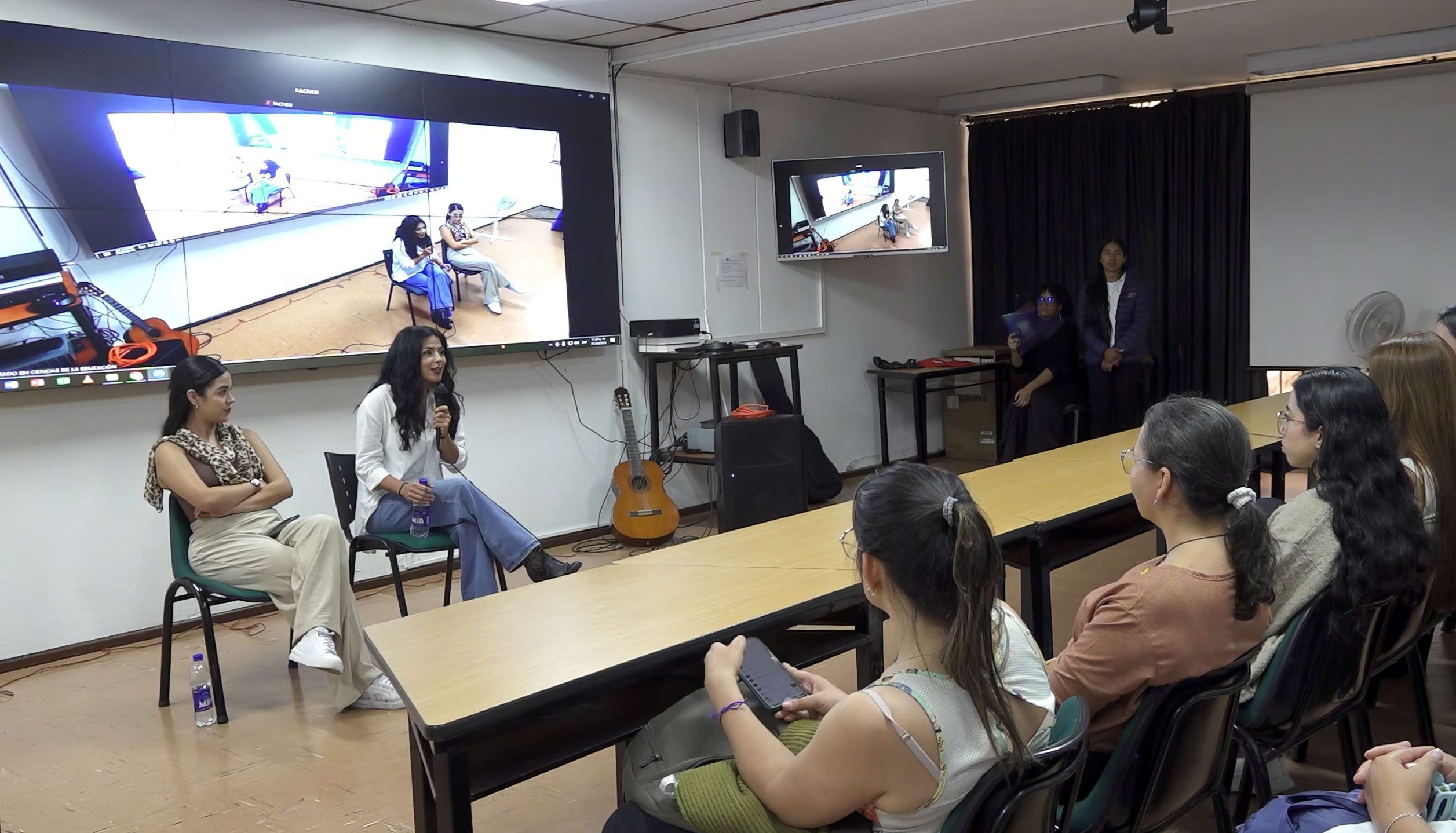 Imagen proyección y conversatorio de “La Matriarca”