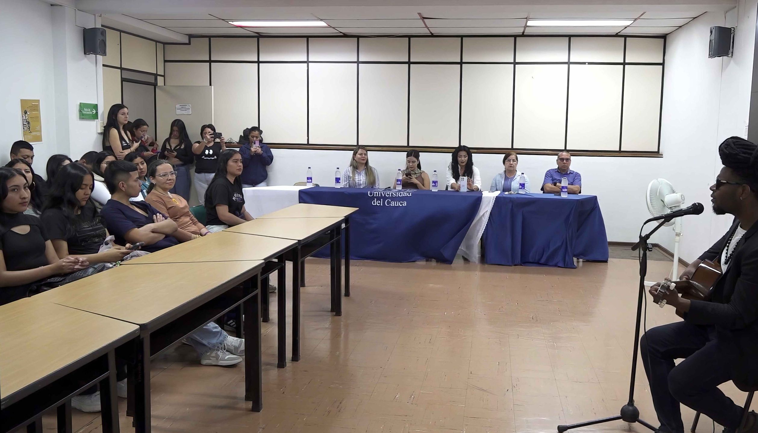 Imagen proyección y conversatorio de “La Matriarca”