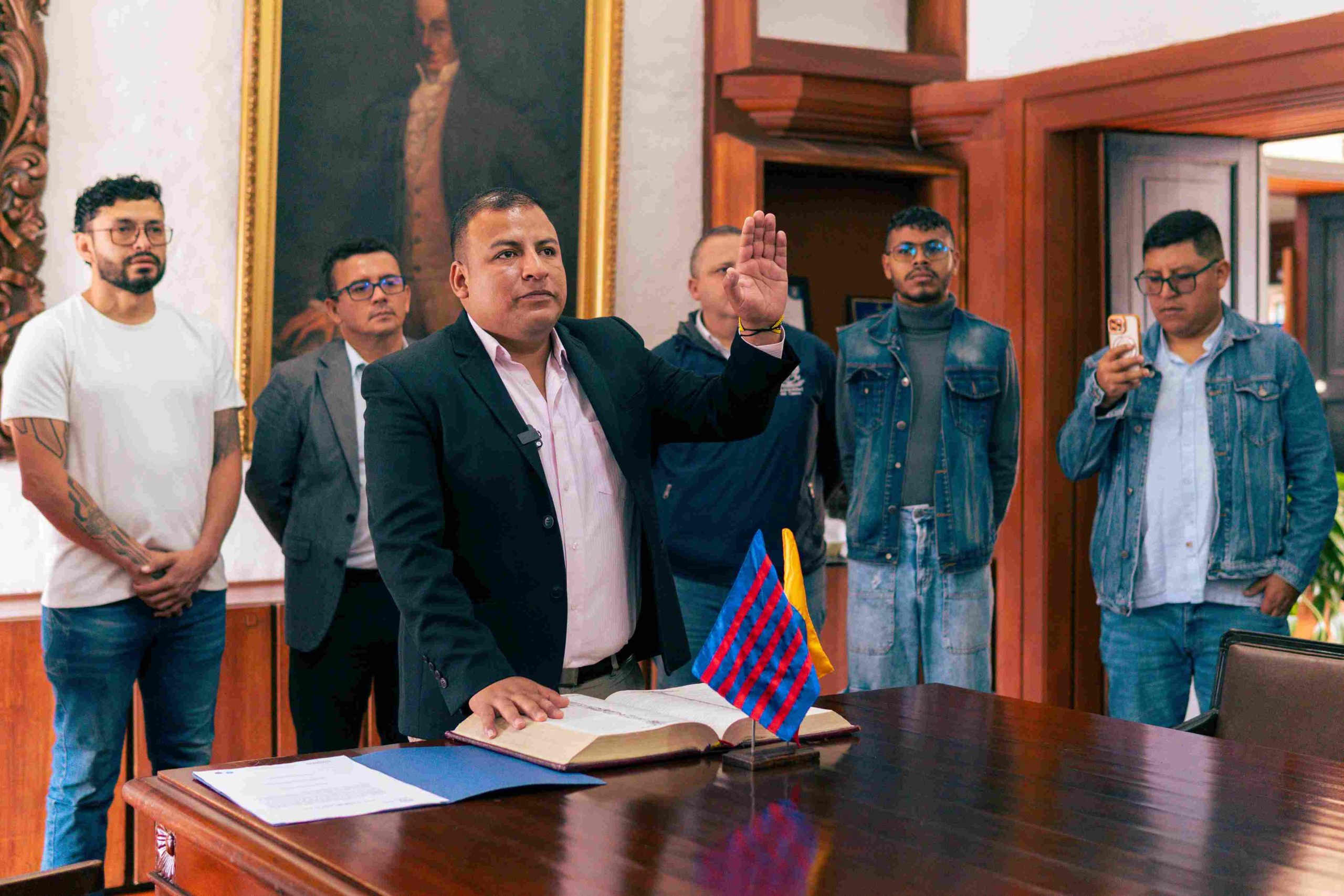 Imagen Posesión de Representante de Egresados
