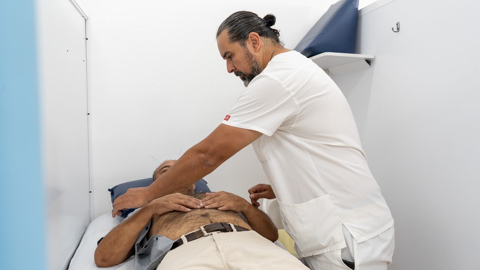 Imagen Terapia de Acupuntura Cesar Vela