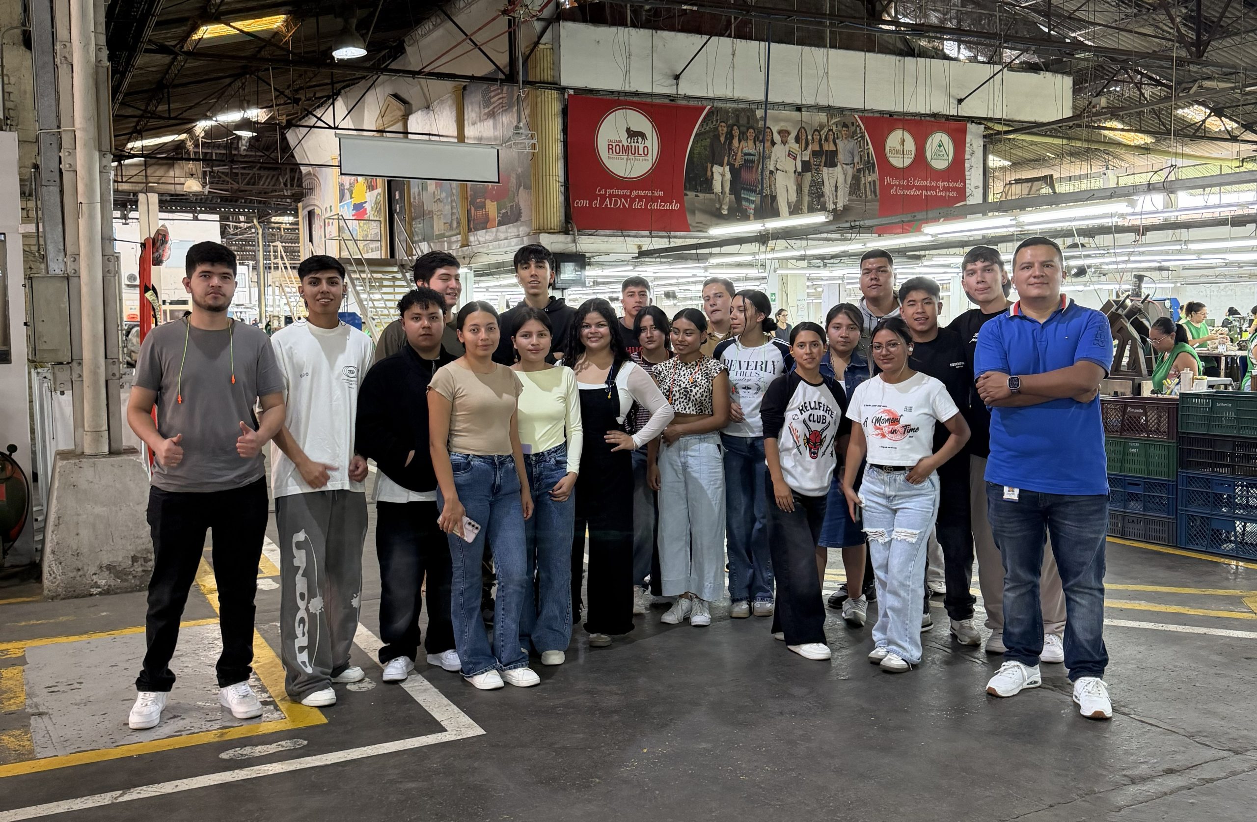 Imagen Visita Estudiantes Administración