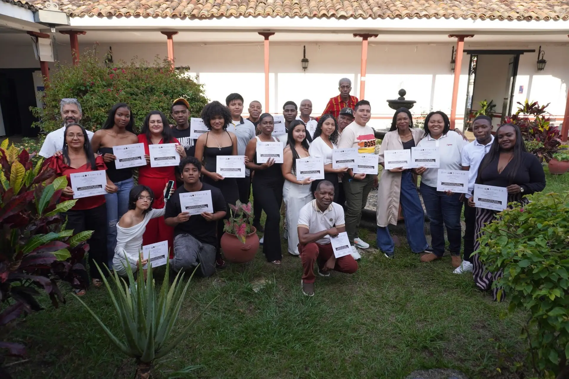 Imagen cohorte del Diplomado en Artes, Oficios, Saberes Ancestrales y Agroecología
