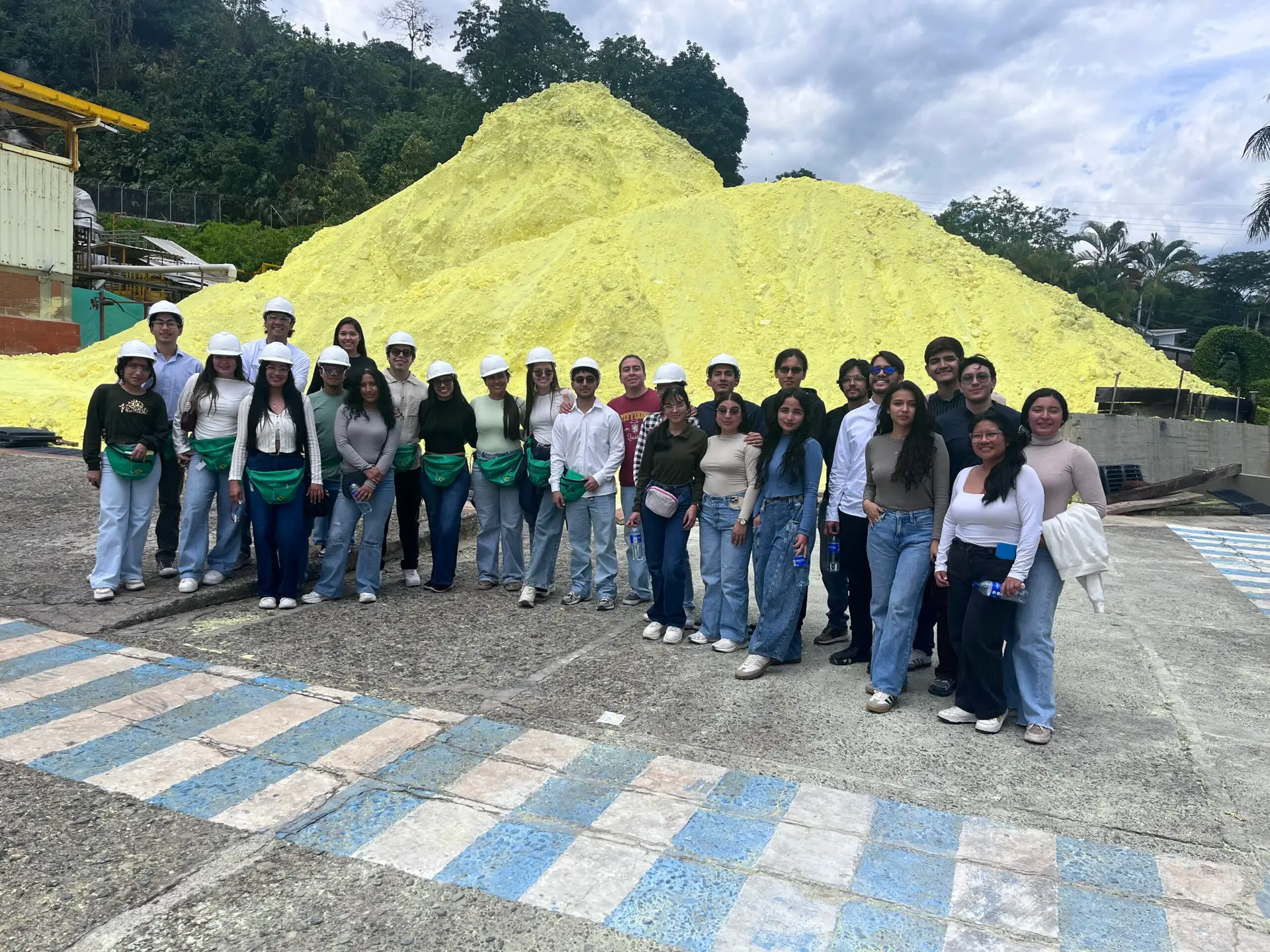 Imagen estudiantes de Química Visitan Empresa de Ácido Sulfúrico