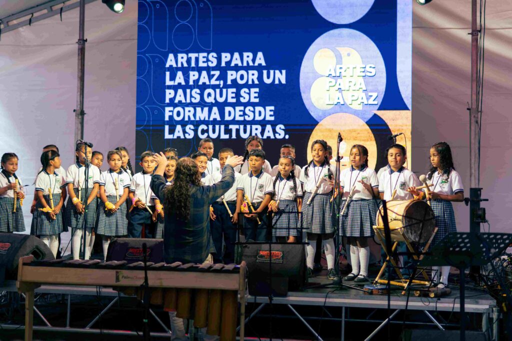 Imagn niños cantando