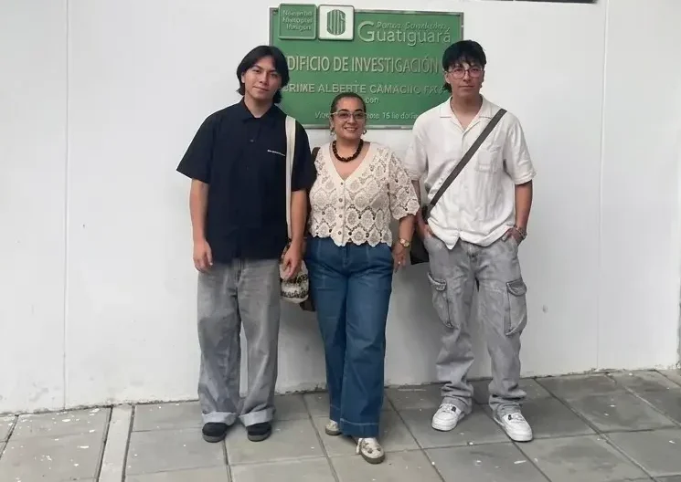 Imagen Andrea Carolina Cabanzo Olarte y estudiantes uan David Ruiz Munera y Arnold Castro Ruiz