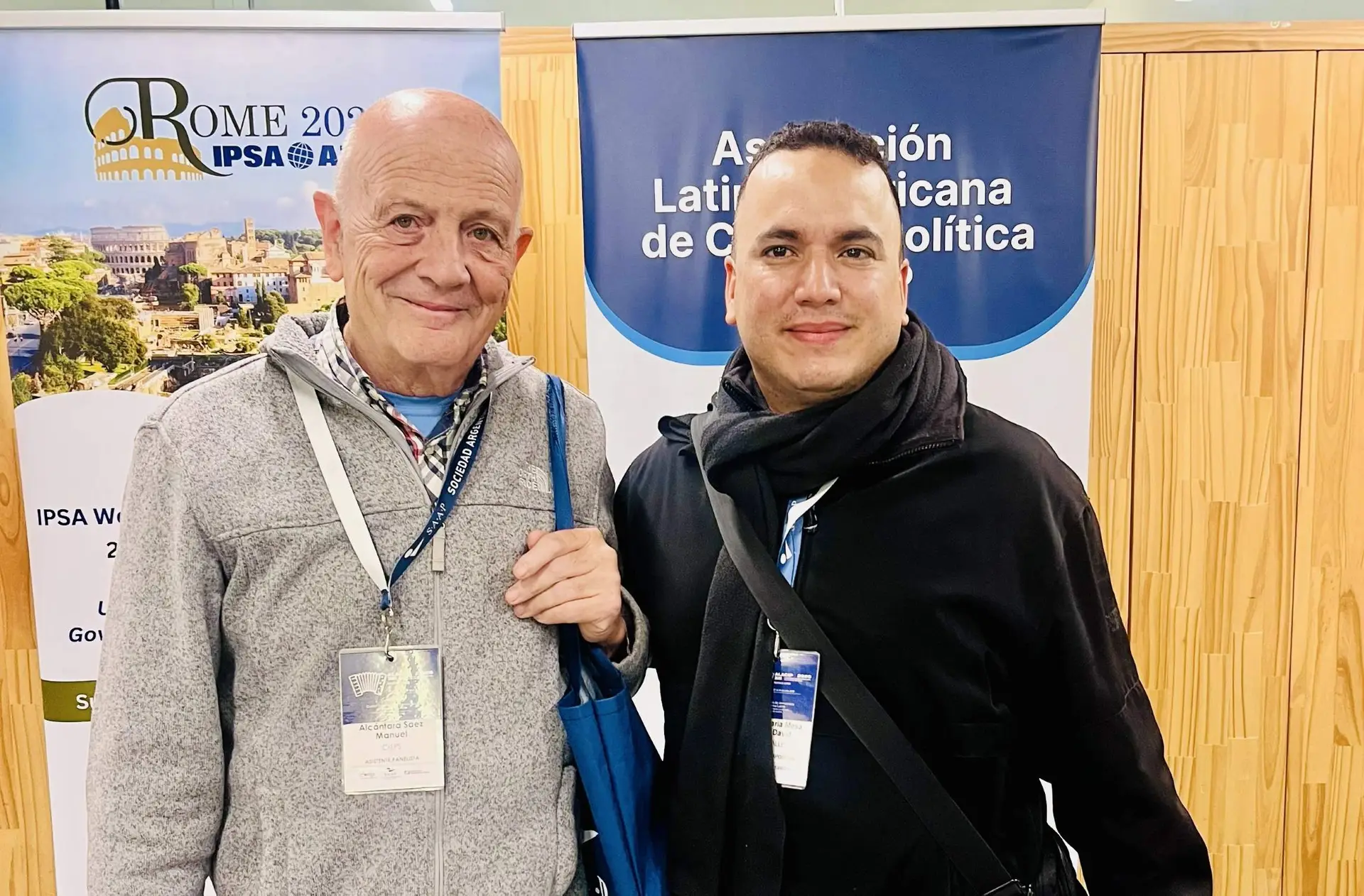 Estudiante Juan David Santamaria junto al profesor Manuel Alcantara